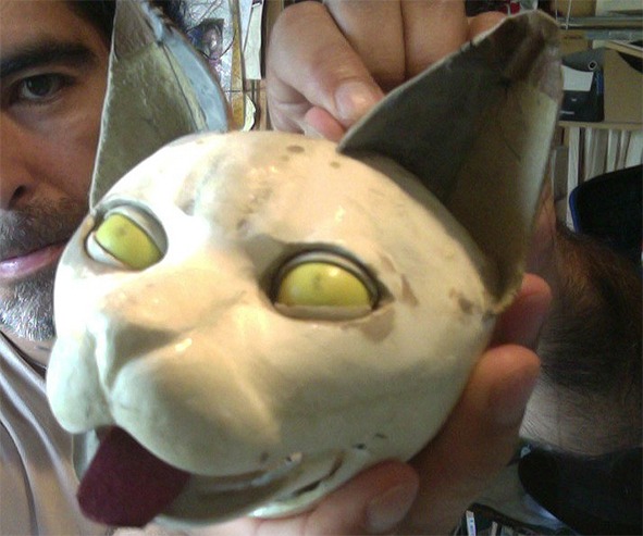 Construcción de la cabeza de una marioneta de gato. Títere de hilo